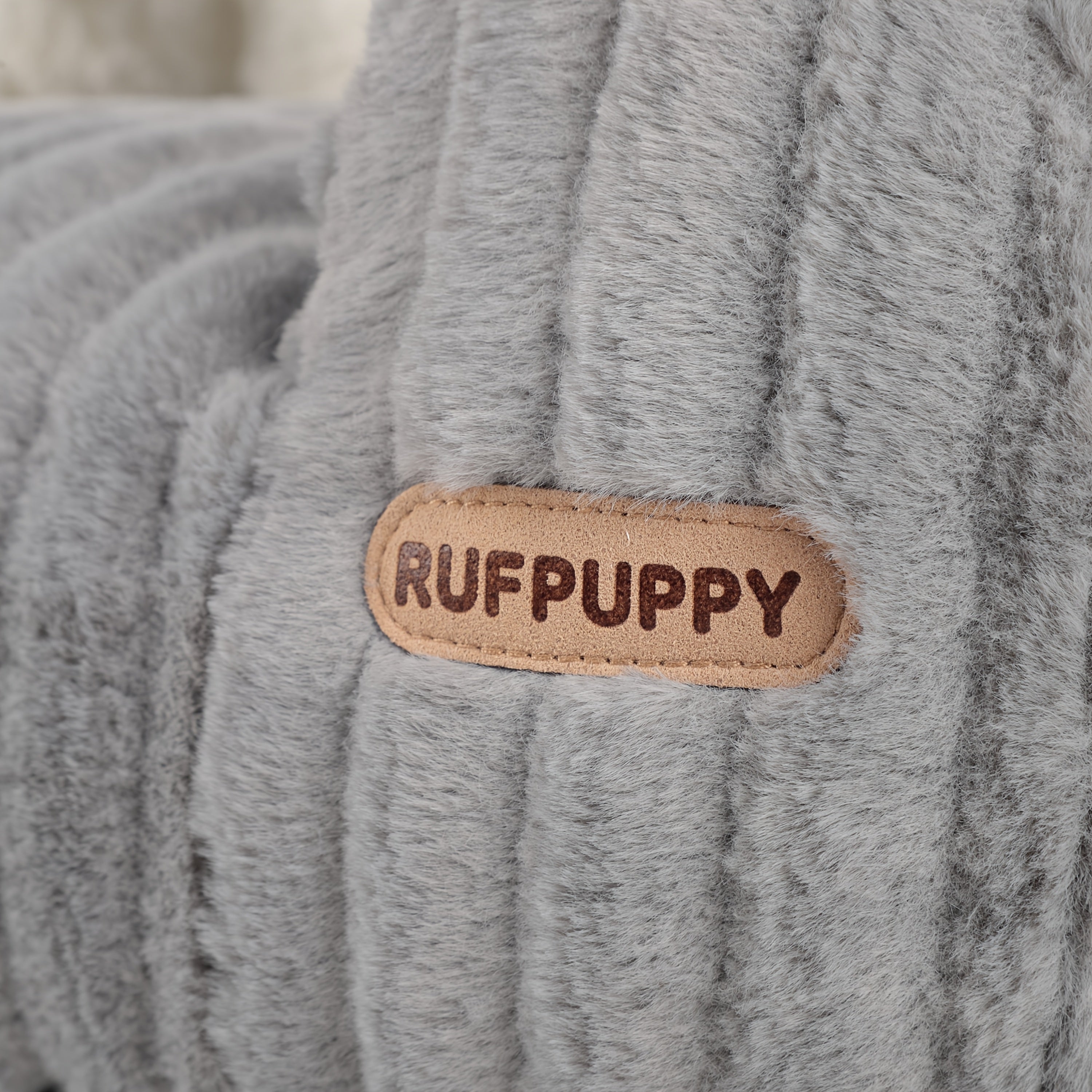 Luxurious Gray Plush Cat Bed - Ultra-Soft, Warm Sofa with Non-Slip Base & Removable Cover - Perfect for Napping & Relaxation, Easy to Clean, Polyester Fill - Ideal Lounger for Kittens & Cats, Cat Lounger|Cozy Pet Bed|Nonslip Base